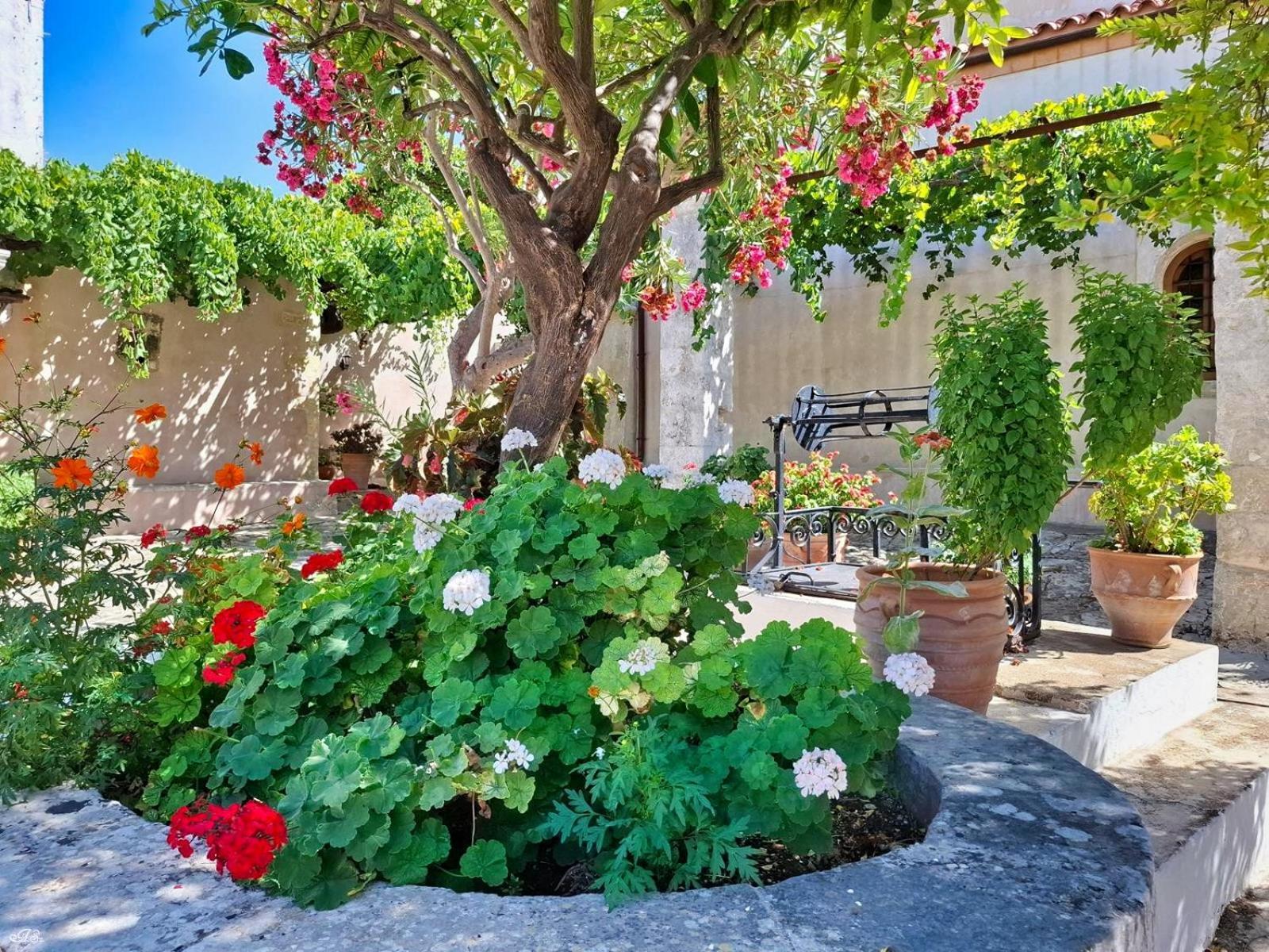 4 Seasons Suites Paradise Near Athens Airport Markopoulo Mesogaias Bagian luar foto
